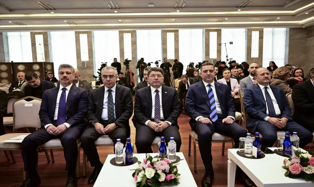 "Yeni Anayasa Genel Değerlendirme Çalıştayı" Cumhurbaşkanlığı Külliyesi’nde yapıldı "Yeni Anayasa Genel Değerlendirme Çalıştayı" Cumhurbaşkanlığı Külliyesi’nde yapıldı