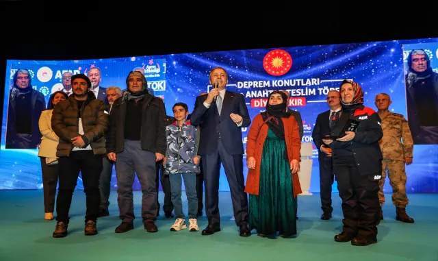 Bakan Yerlikaya, Diyarbakır’da "Deprem Konutları Kura ve Anahtar Teslim Töreni"nde konuştu: Bakan Yerlikaya, Diyarbakır’da "Deprem Konutları Kura ve Anahtar Teslim Töreni"nde konuştu: