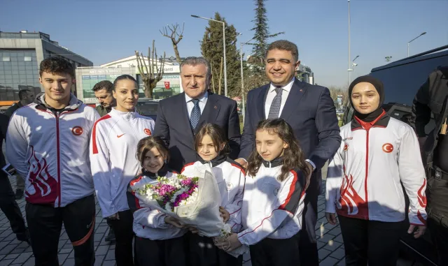 Gençlik ve Spor Bakanı Bak, Düzce’de temaslarda bulundu: Gençlik ve Spor Bakanı Bak, Düzce’de temaslarda bulundu: