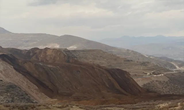 GÜNCELLEME 2 - Erzincan’da altın madeninin yığın liç alanında toprak kayması meydana geldi GÜNCELLEME 2 - Erzincan’da altın madeninin yığın liç alanında toprak kayması meydana geldi