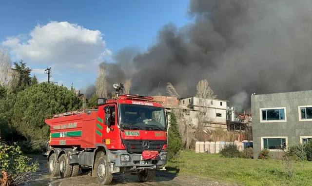 GÜNCELLEME 2 - Kocaeli’de bir fabrikada çıkan yangın kontrol altına alındı GÜNCELLEME 2 - Kocaeli’de bir fabrikada çıkan yangın kontrol altına alındı