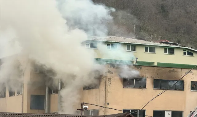 GÜNCELLEME - Beykoz’da kibrit fabrikasında çıkan yangın söndürüldü GÜNCELLEME - Beykoz’da kibrit fabrikasında çıkan yangın söndürüldü