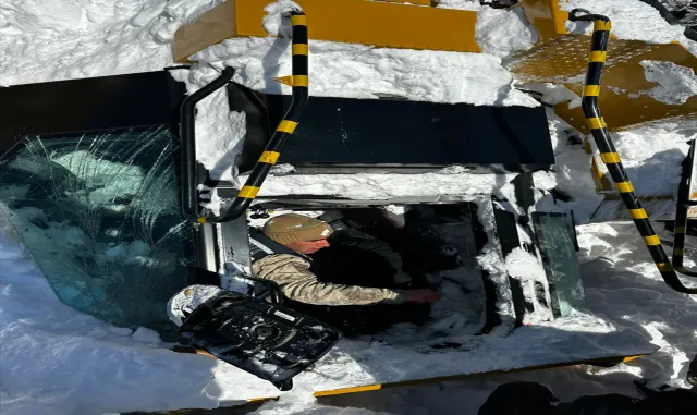 GÜNCELLEME - Erzurum’da karla mücadele çalışmasında çığ altında kalan kepçe operatörü kurtarıldı GÜNCELLEME - Erzurum’da karla mücadele çalışmasında çığ altında kalan kepçe operatörü kurtarıldı
