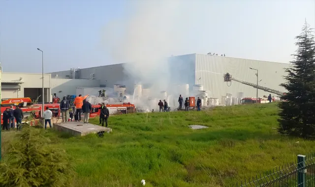 GÜNCELLEME - Manisa’da fabrikada çıkan yangın söndürüldü GÜNCELLEME - Manisa’da fabrikada çıkan yangın söndürüldü