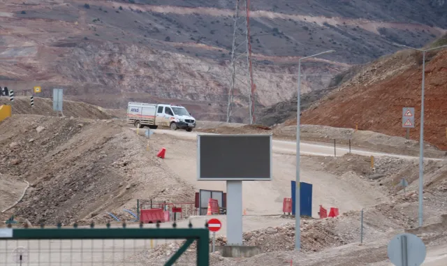 İçişleri Bakanı Ali Yerlikaya’dan Erzincan’daki toprak kaymasına ilişkin açıklama: İçişleri Bakanı Ali Yerlikaya’dan Erzincan’daki toprak kaymasına ilişkin açıklama: