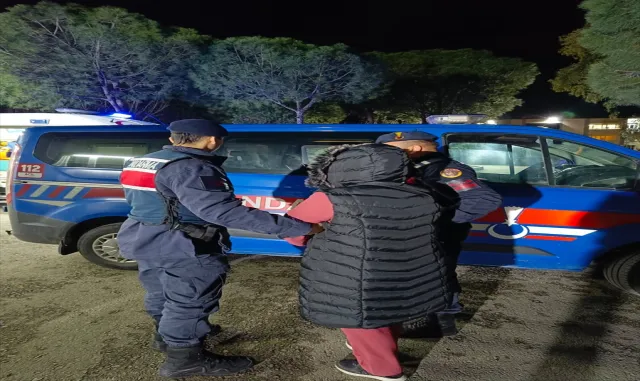 İzmir merkezli terör operasyonunda gözaltına alınan zanlılardan 9’u tutuklandı İzmir merkezli terör operasyonunda gözaltına alınan zanlılardan 9’u tutuklandı