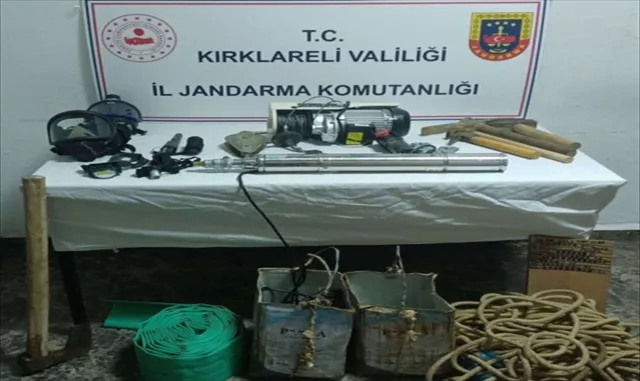 Kırklareli’nde evde kaçak kazı yaptıkları iddiasıyla 5 şüpheli yakalandı Kırklareli’nde evde kaçak kazı yaptıkları iddiasıyla 5 şüpheli yakalandı