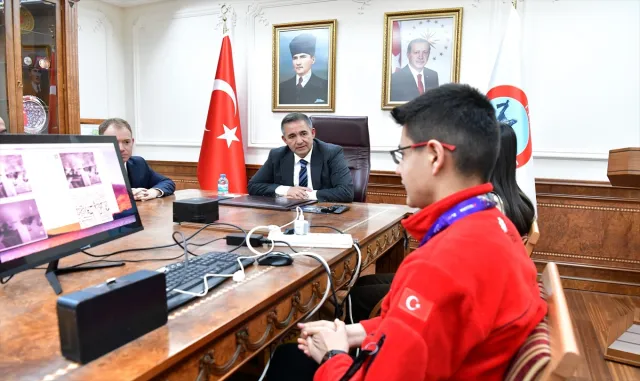 Kırşehir Valisi Buhara, BİLSEM öğrencileriyle buluştu Kırşehir Valisi Buhara, BİLSEM öğrencileriyle buluştu