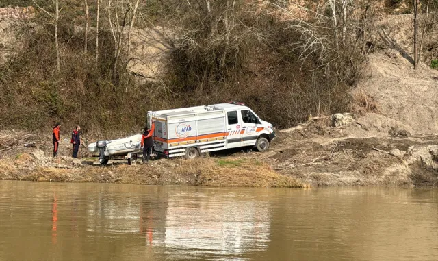 Sakarya Nehri’nde cesedi bulunan kadının eşi ve oğlu gözaltına alındı Sakarya Nehri’nde cesedi bulunan kadının eşi ve oğlu gözaltına alındı