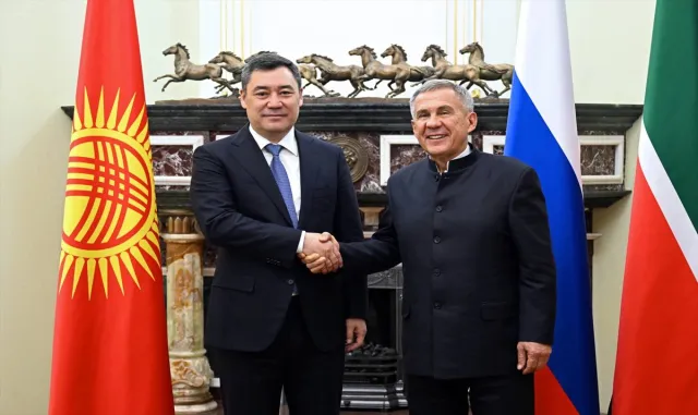 Tataristan’da Kırgızistan Cumhurbaşkanı Caparov’a "Devlet Dostluk Nişanı" verildi Tataristan’da Kırgızistan Cumhurbaşkanı Caparov’a "Devlet Dostluk Nişanı" verildi