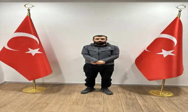 Terör örgütü PKK’nın sözde sorumlularından Murat Kızıl, MİT ve emniyetin ortak operasyonuyla yakalandı Terör örgütü PKK’nın sözde sorumlularından Murat Kızıl, MİT ve emniyetin ortak operasyonuyla yakalandı