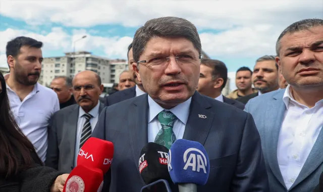 Adalet Bakanı Yılmaz Tunç, Torbalı Adliyesi’ni ziyaret etti: Adalet Bakanı Yılmaz Tunç, Torbalı Adliyesi’ni ziyaret etti: