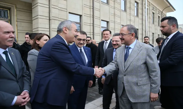 Bakan Özhaseki, AK Parti Eskişehir İl Başkanlığını ziyaretinde konuştu: Bakan Özhaseki, AK Parti Eskişehir İl Başkanlığını ziyaretinde konuştu:
