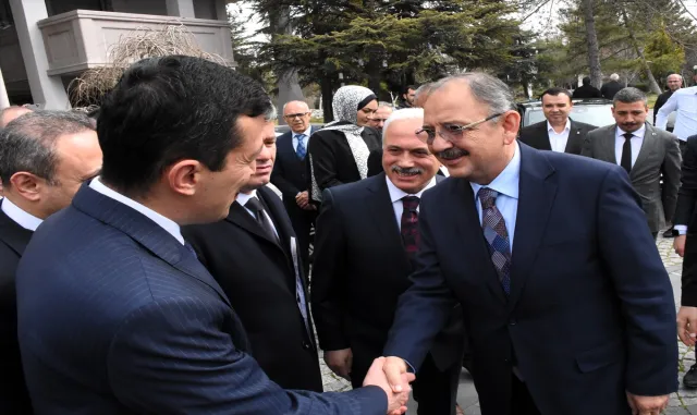 Bakan Özhaseki, Aksaray’da iş insanları ve kanaat önderleriyle buluştu: Bakan Özhaseki, Aksaray’da iş insanları ve kanaat önderleriyle buluştu: