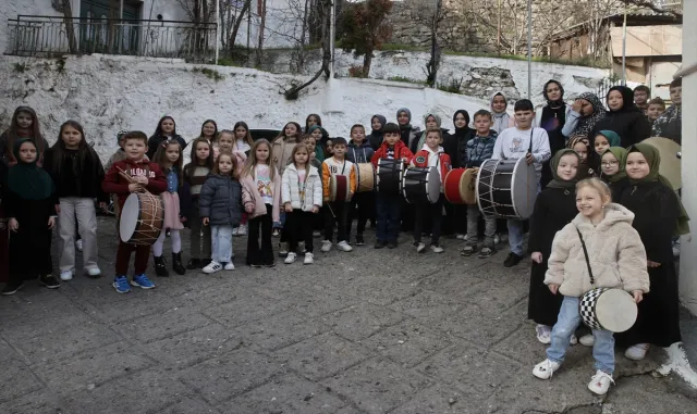 Batı Trakya’da ramazan, davul çalma geleneğiyle karşılandı Batı Trakya’da ramazan, davul çalma geleneğiyle karşılandı