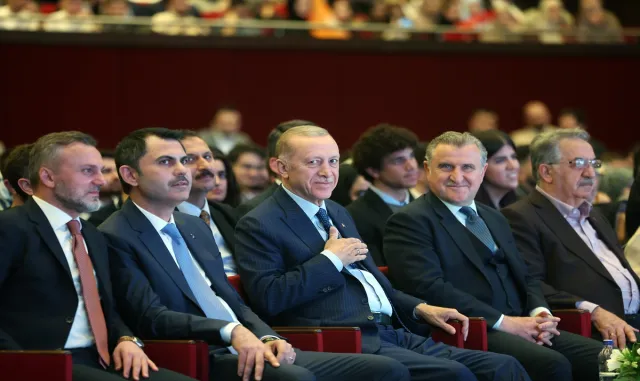 Cumhurbaşkanı Erdoğan "Gençlik Aşkıyla Yeniden İstanbul" programında konuştu: (2) Cumhurbaşkanı Erdoğan "Gençlik Aşkıyla Yeniden İstanbul" programında konuştu: (2)