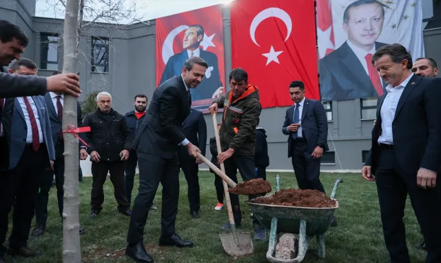 Enerji ve Tabii Kaynaklar Bakanı Bayraktar, Uşak’ta iş insanlarıyla buluştu: Enerji ve Tabii Kaynaklar Bakanı Bayraktar, Uşak’ta iş insanlarıyla buluştu: