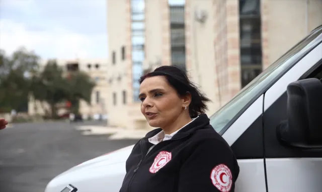 Filistin’in ilk kadın ambulans şoförü, Gazze’deki hemcinslerinin 8 Mart Dünya Kadınlar Günü’nü kutladı Filistin’in ilk kadın ambulans şoförü, Gazze’deki hemcinslerinin 8 Mart Dünya Kadınlar Günü’nü kutladı
