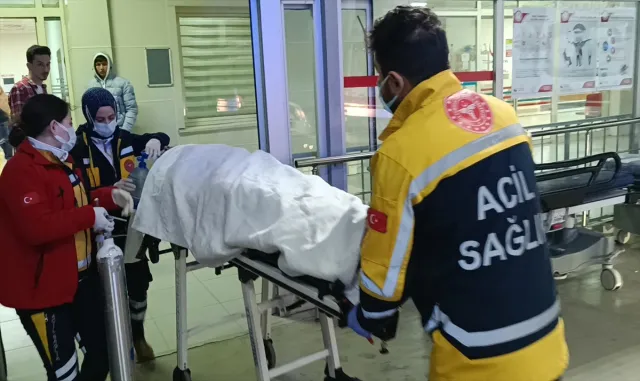 GÜNCELLEME - Adana’da devrilen otomobildeki 1 kişi öldü, 1 kişi yaralandı GÜNCELLEME - Adana’da devrilen otomobildeki 1 kişi öldü, 1 kişi yaralandı