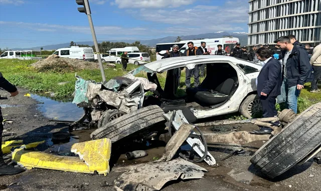 GÜNCELLEME - Hatay’da karşı şeride geçen tırın çarptığı otomobildeki 6 kişi öldü GÜNCELLEME - Hatay’da karşı şeride geçen tırın çarptığı otomobildeki 6 kişi öldü