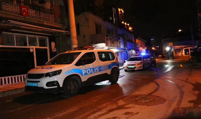 GÜNCELLEME - İzmir’de evinde tabancayla vurulan kişi hastanede öldü GÜNCELLEME - İzmir’de evinde tabancayla vurulan kişi hastanede öldü