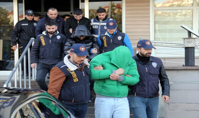 GÜNCELLEME - Kırıkkale’de yasa dışı bahis ve kara para aklama operasyonunda yakalanan 6 zanlı serbest bırakıldı GÜNCELLEME - Kırıkkale’de yasa dışı bahis ve kara para aklama operasyonunda yakalanan 6 zanlı serbest bırakıldı