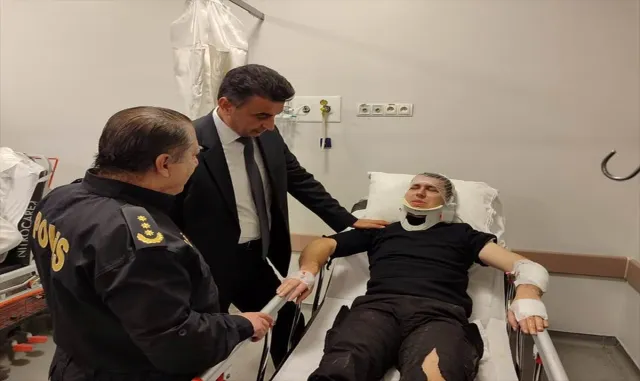 GÜNCELLEME - Kocaeli’de "dur" ihtarına uymayan ehliyetsiz sürücünün otomobille çarptığı polis yaralandı GÜNCELLEME - Kocaeli’de "dur" ihtarına uymayan ehliyetsiz sürücünün otomobille çarptığı polis yaralandı