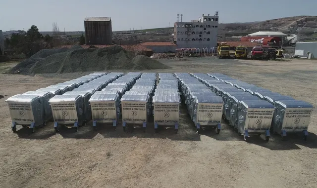 Kırşehir’de köylere 420 çöp konteynerinin dağıtımına başlandı Kırşehir’de köylere 420 çöp konteynerinin dağıtımına başlandı