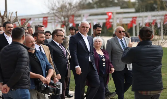 Kültür ve Turizm Bakanı Ersoy, Side Antik Kenti Karşılama Merkezi’nin açılışında konuştu: Kültür ve Turizm Bakanı Ersoy, Side Antik Kenti Karşılama Merkezi’nin açılışında konuştu:
