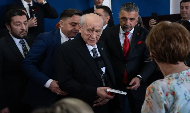 MHP Genel Başkanı Bahçeli, Anıttepe Ortaokulu’nda oyunu kullandı: MHP Genel Başkanı Bahçeli, Anıttepe Ortaokulu’nda oyunu kullandı: