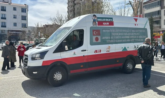 Milletvekili Uzkurt ile Niğde Belediye Başkanı Özdemir oy kullandı Milletvekili Uzkurt ile Niğde Belediye Başkanı Özdemir oy kullandı