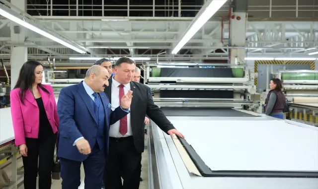 Odunpazarı Belediye Başkan adayı Alp, fabrika çalışanları ve vatandaşlarla bir araya geldi Odunpazarı Belediye Başkan adayı Alp, fabrika çalışanları ve vatandaşlarla bir araya geldi