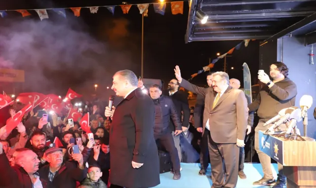 Sağlık Bakanı Fahrettin Koca, Konya’da partililerle bir araya geldi: Sağlık Bakanı Fahrettin Koca, Konya’da partililerle bir araya geldi: