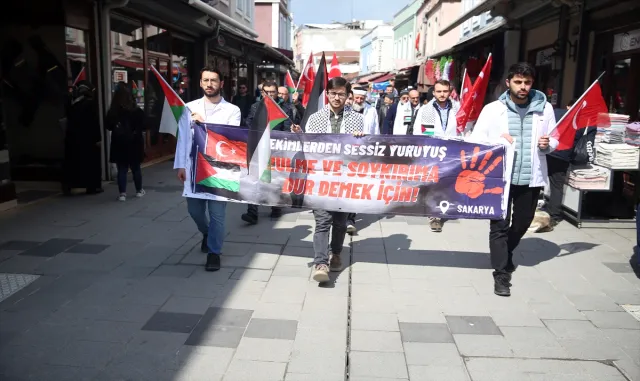 Sakarya’da hekimler ve sağlık çalışanları Gazze için "sessiz" yürüyüşlerini sürdürdü Sakarya’da hekimler ve sağlık çalışanları Gazze için "sessiz" yürüyüşlerini sürdürdü