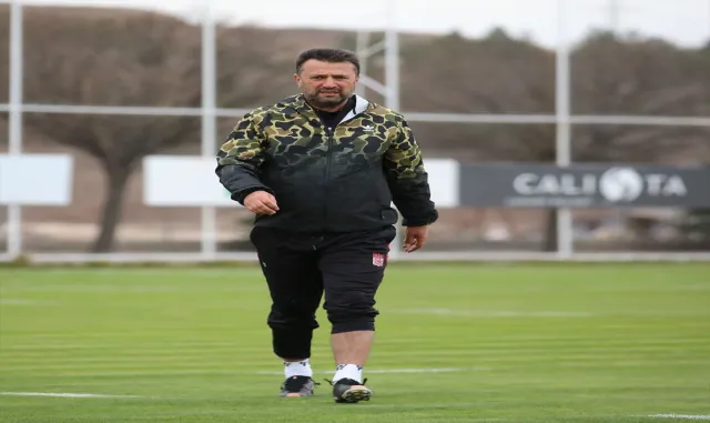 Sivasspor Teknik Direktörü Uygun, taraftardan destek istedi: Sivasspor Teknik Direktörü Uygun, taraftardan destek istedi: