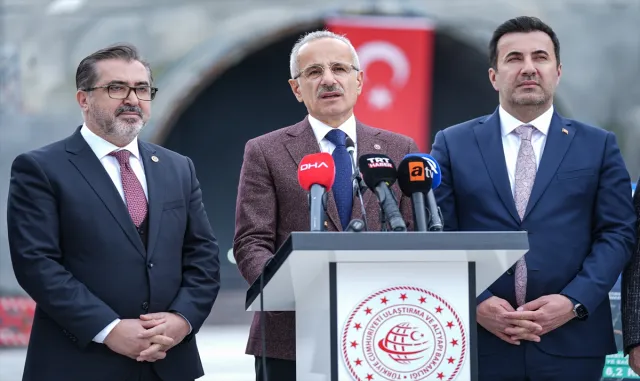 Ulaştırma ve Altyapı Bakanı Uraloğlu: "İstanbul depremine karşı ulaştırma yapılarıyla ilgili önlemlerimizi aldık" Ulaştırma ve Altyapı Bakanı Uraloğlu: "İstanbul depremine karşı ulaştırma yapılarıyla ilgili önlemlerimizi aldık"