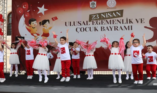 23 Nisan Ulusal Egemenlik ve Çocuk Bayramı törenlerle kutlanıyor 23 Nisan Ulusal Egemenlik ve Çocuk Bayramı törenlerle kutlanıyor