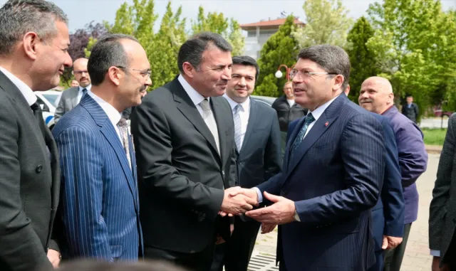 Adalet Bakanı Tunç, Zonguldak’ta Devrek Belediyesini ziyaret etti Adalet Bakanı Tunç, Zonguldak’ta Devrek Belediyesini ziyaret etti