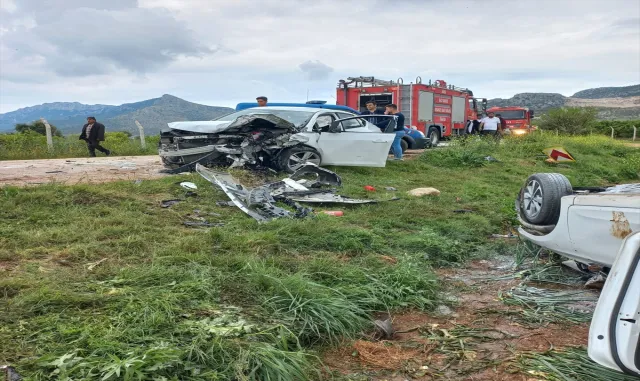 Adana’da 2 otomobilin çarpışması sonucu 1 kişi öldü, 2 kişi yaralandı Adana’da 2 otomobilin çarpışması sonucu 1 kişi öldü, 2 kişi yaralandı