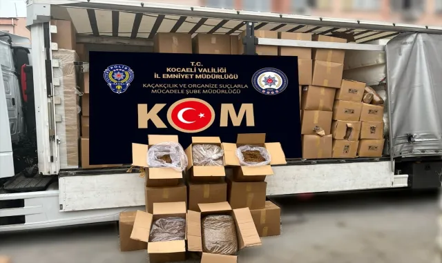 Anadolu Otoyolu’nda durdurulan araçta 4 ton 270 kilogram kaçak tütün ele geçirildi Anadolu Otoyolu’nda durdurulan araçta 4 ton 270 kilogram kaçak tütün ele geçirildi