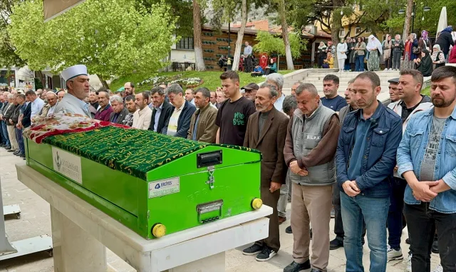 Çanakkale’deki kazada ölen üniversite öğrencisi Zeliha Güneş’in cenazesi Eskişehir’de defnedildi Çanakkale’deki kazada ölen üniversite öğrencisi Zeliha Güneş’in cenazesi Eskişehir’de defnedildi