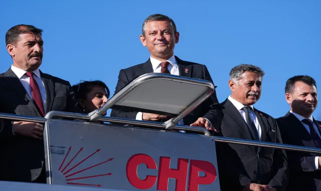 CHP Genel Başkanı Özel, Alaşehir ve Kula’da vatandaşlara hitap etti: CHP Genel Başkanı Özel, Alaşehir ve Kula’da vatandaşlara hitap etti: