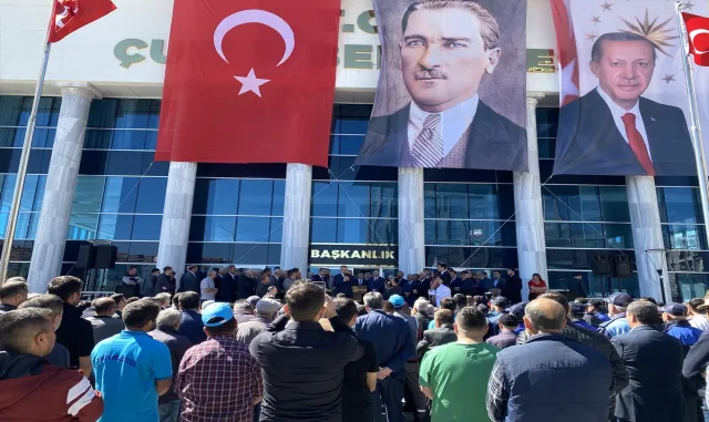 Çubuk Belediye Başkanı Baki Demirbaş mazbatasını aldı Çubuk Belediye Başkanı Baki Demirbaş mazbatasını aldı