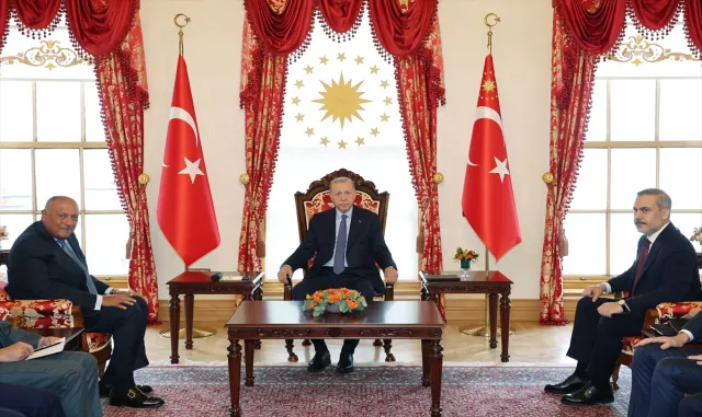 Cumhurbaşkanı Erdoğan, Mısır Dışişleri Bakanı Samih Şukri’yi kabul etti Cumhurbaşkanı Erdoğan, Mısır Dışişleri Bakanı Samih Şukri’yi kabul etti