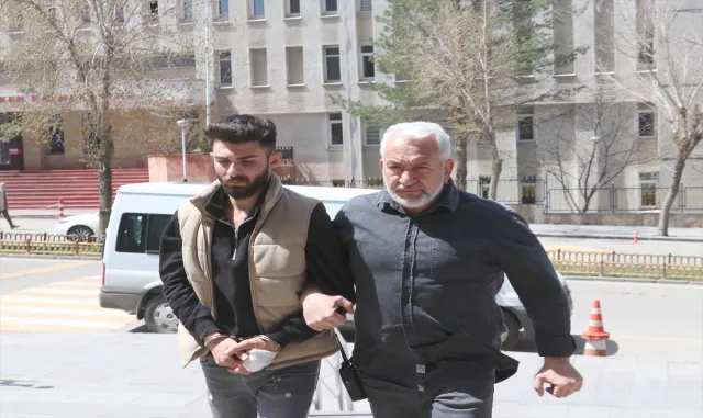 Erzurum’da iki üniversite öğrencisini bıçakla yaralayan zanlı tutuklandı Erzurum’da iki üniversite öğrencisini bıçakla yaralayan zanlı tutuklandı