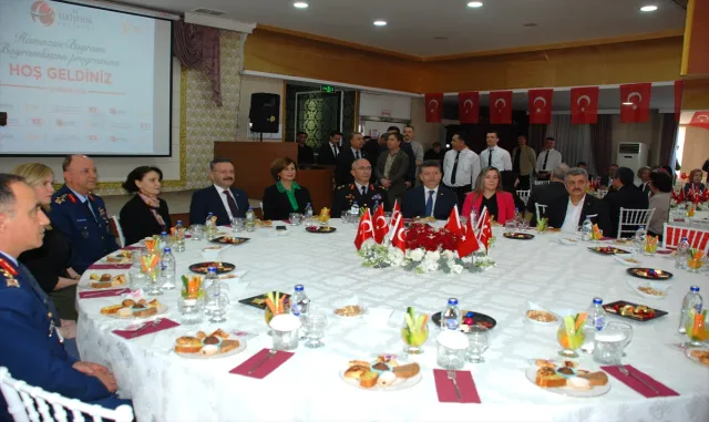 Eskişehir’de protokol üyeleri bayramlaştı Eskişehir’de protokol üyeleri bayramlaştı