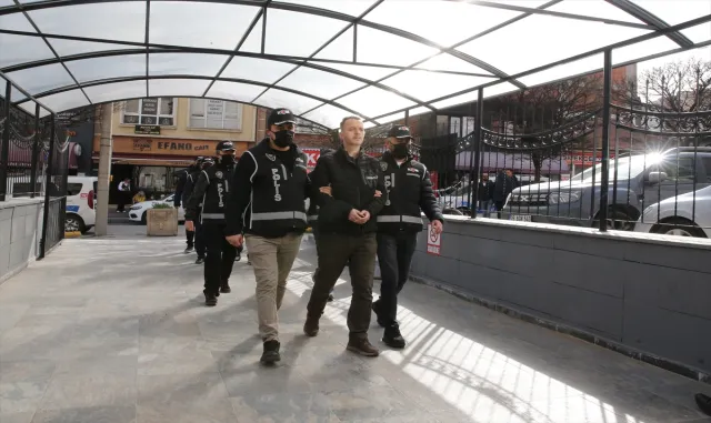 Eskişehir’de yakalanan 4 FETÖ şüphelisi tutuklandı Eskişehir’de yakalanan 4 FETÖ şüphelisi tutuklandı
