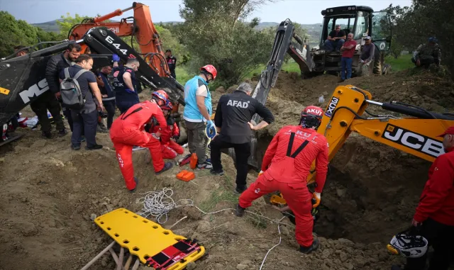 GÜNCELLEME 2 - Çanakkale’de kanal kazısında toprak altında kalan 3 işçiden 2’si hayatını kaybetti GÜNCELLEME 2 - Çanakkale’de kanal kazısında toprak altında kalan 3 işçiden 2’si hayatını kaybetti