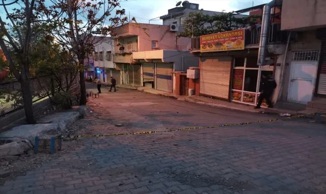 GÜNCELLEME - Diyarbakır’da barış için buluşturulan husumetli aileler arasındaki silahlı kavgada 1 kişi öldü, 6 kişi yaralandı GÜNCELLEME - Diyarbakır’da barış için buluşturulan husumetli aileler arasındaki silahlı kavgada 1 kişi öldü, 6 kişi yaralandı