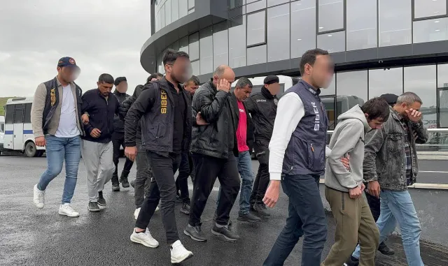 GÜNCELLEME - İstanbul’da "Sibergöz-31" operasyonunda yakalanan 16 şüpheli tutuklandı GÜNCELLEME - İstanbul’da "Sibergöz-31" operasyonunda yakalanan 16 şüpheli tutuklandı